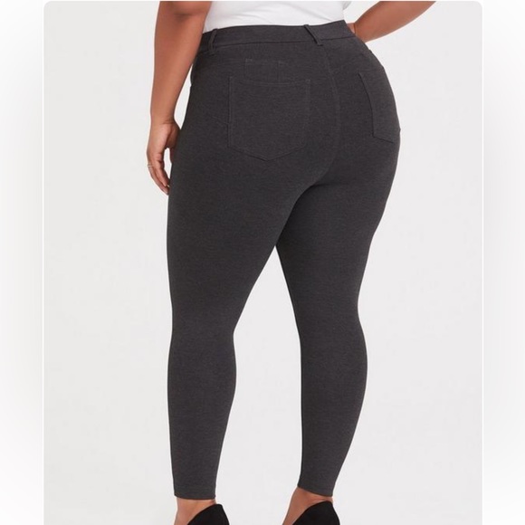 Torrid Bombshell Skinny Studio Luxe Ponte Crop High Rise Pant 24 - Picture 2 of 5